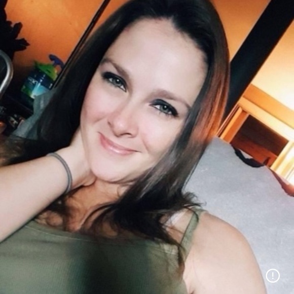 Meet your Posher, Kayla - Picture 2 of 3